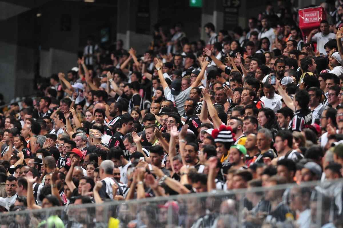 Imagens da torcida do Atltico no jogo contra o Internacional