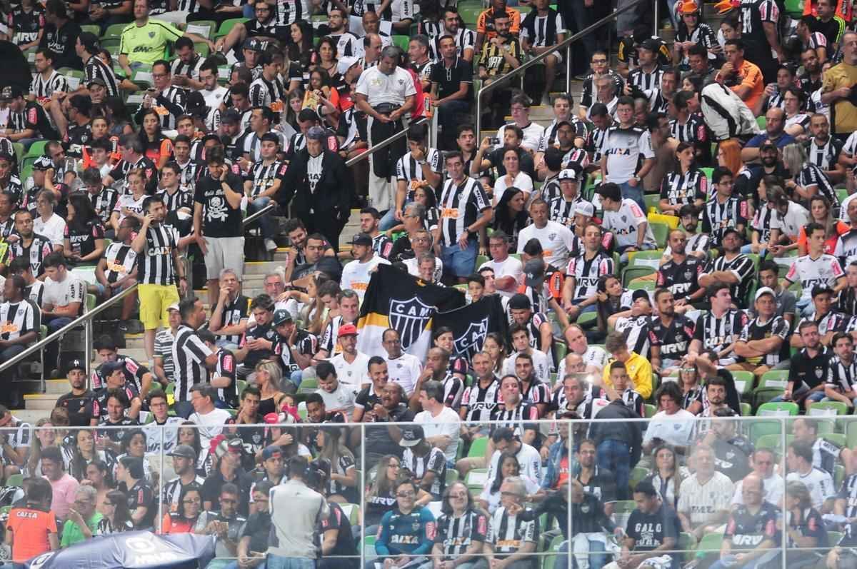 Imagens da torcida do Atltico no jogo contra o Internacional