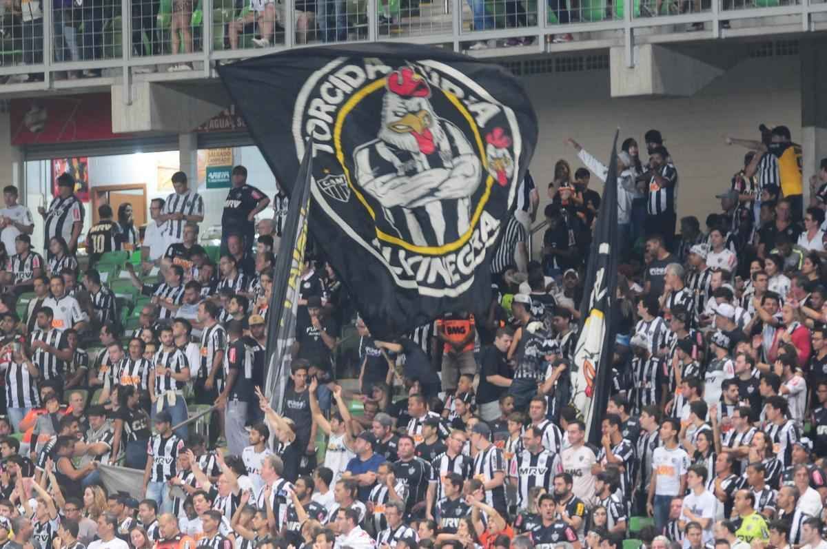 Imagens da torcida do Atltico no jogo contra o Internacional