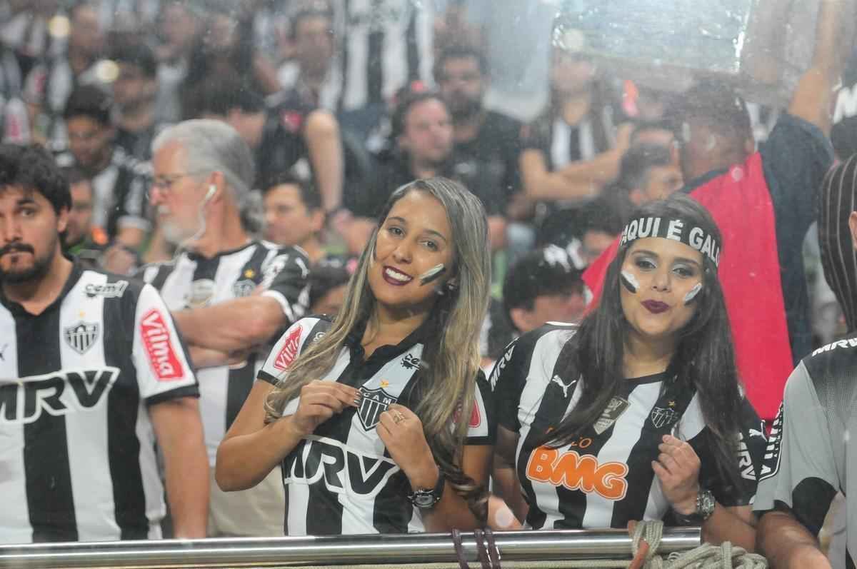 Imagens da torcida do Atltico no jogo contra o Internacional