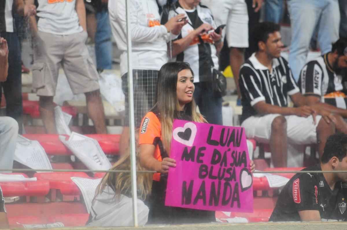 Imagens da torcida do Atltico no jogo contra o Internacional