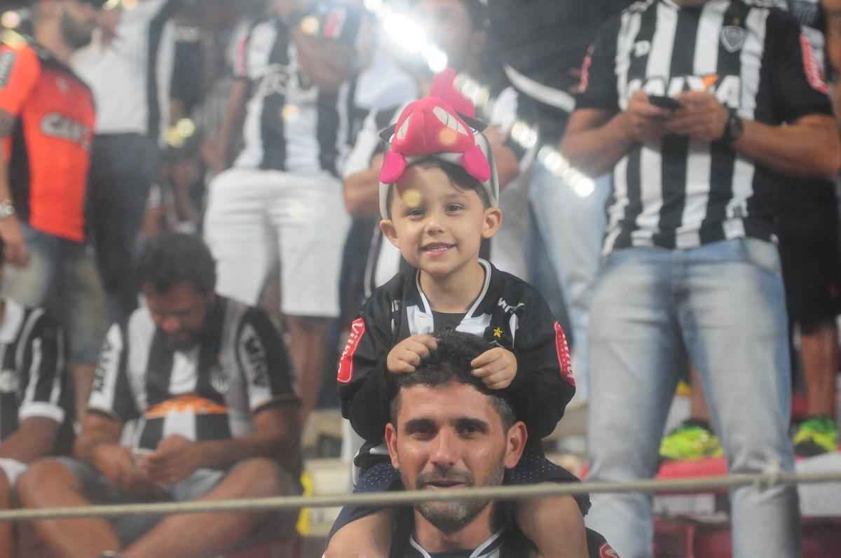 Imagens da torcida do Atltico no jogo contra o Internacional