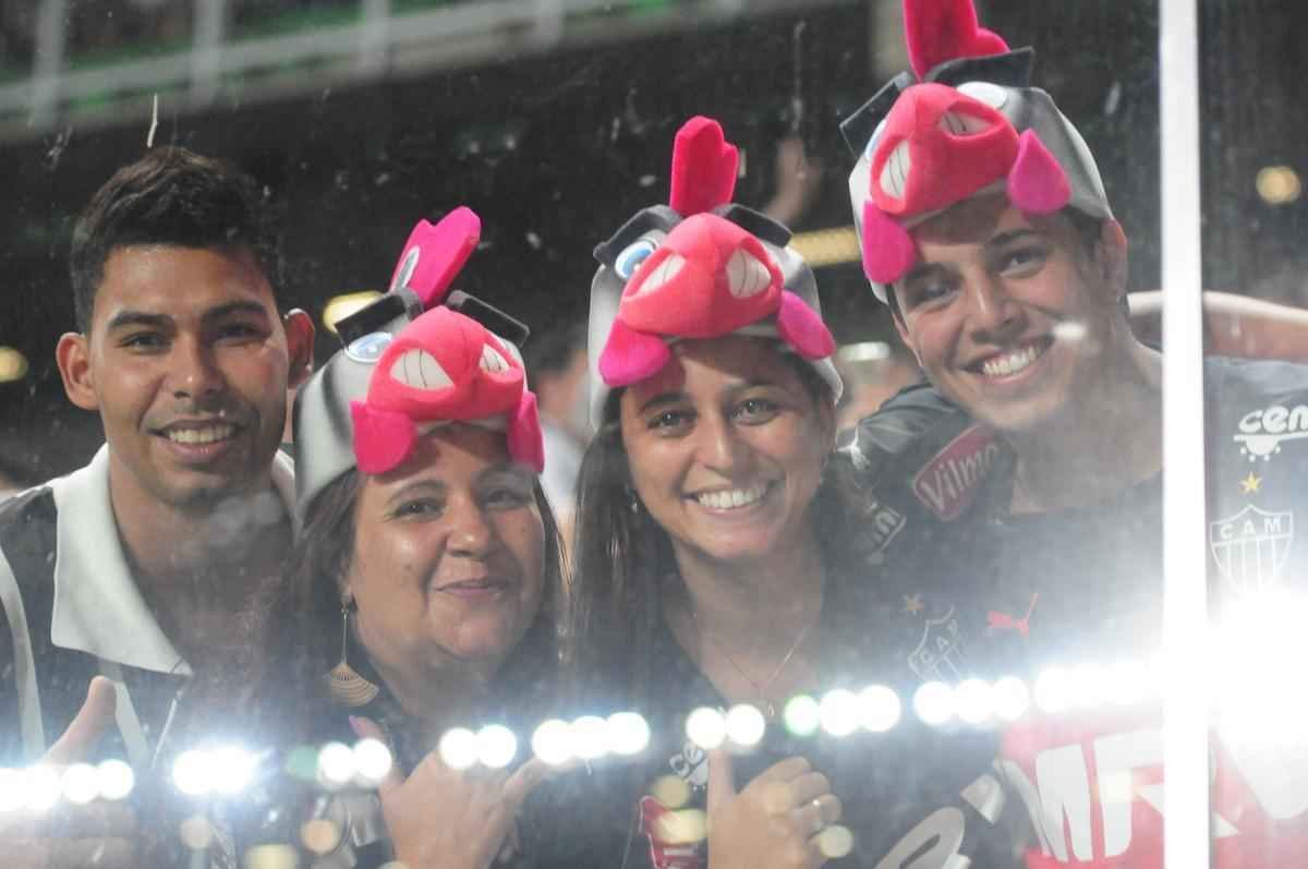 Imagens da torcida do Atltico no jogo contra o Internacional