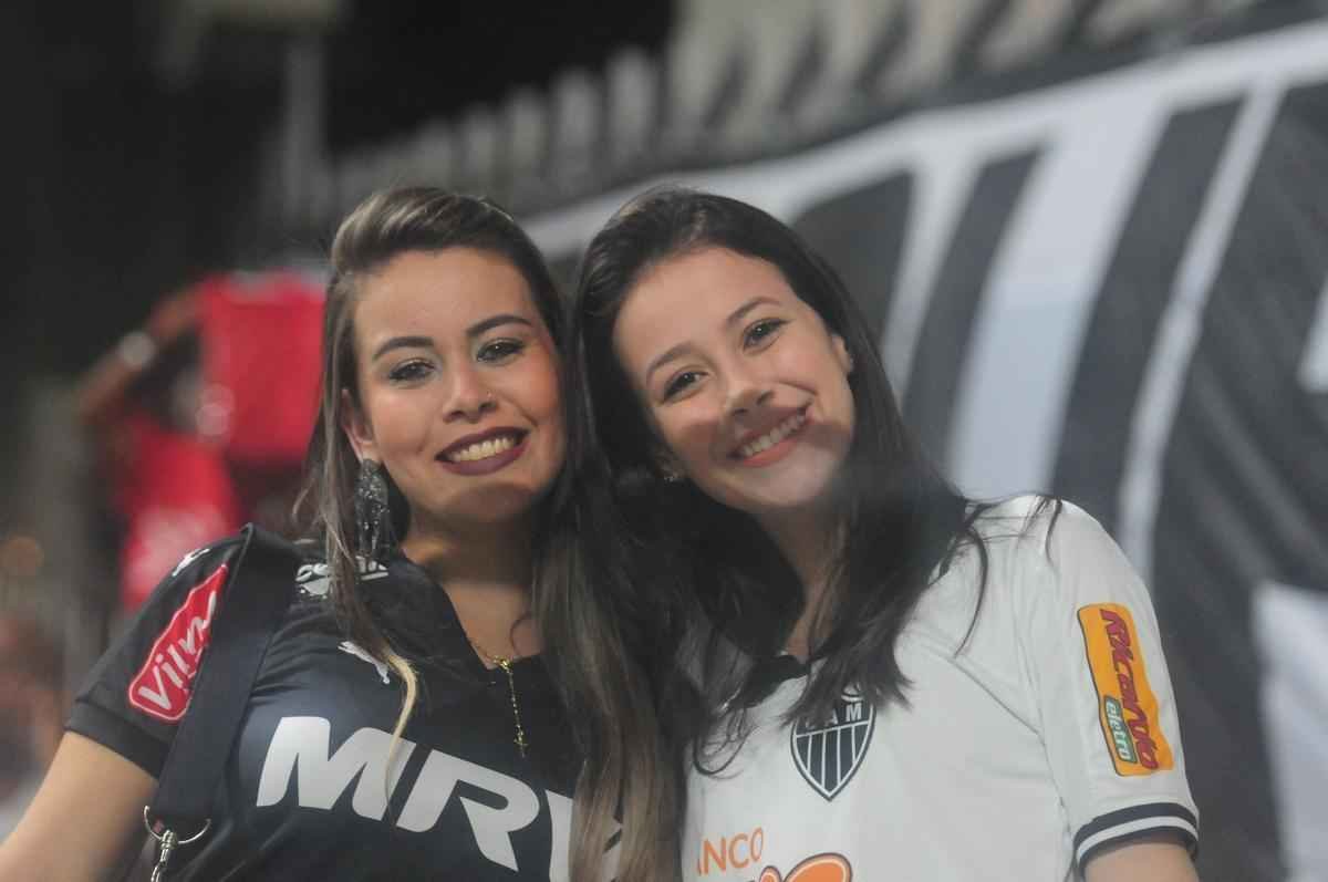 Imagens da torcida do Atltico no jogo contra o Internacional