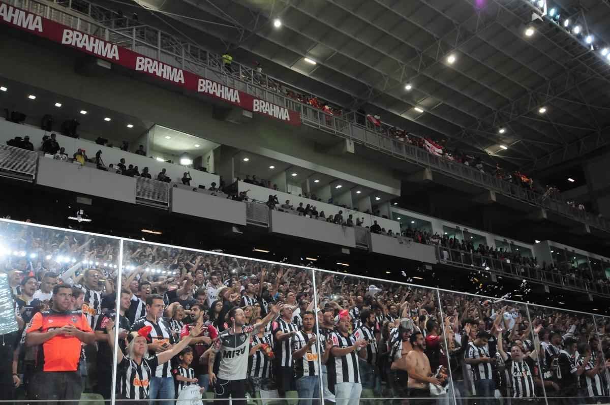 Imagens da torcida do Atltico no jogo contra o Internacional
