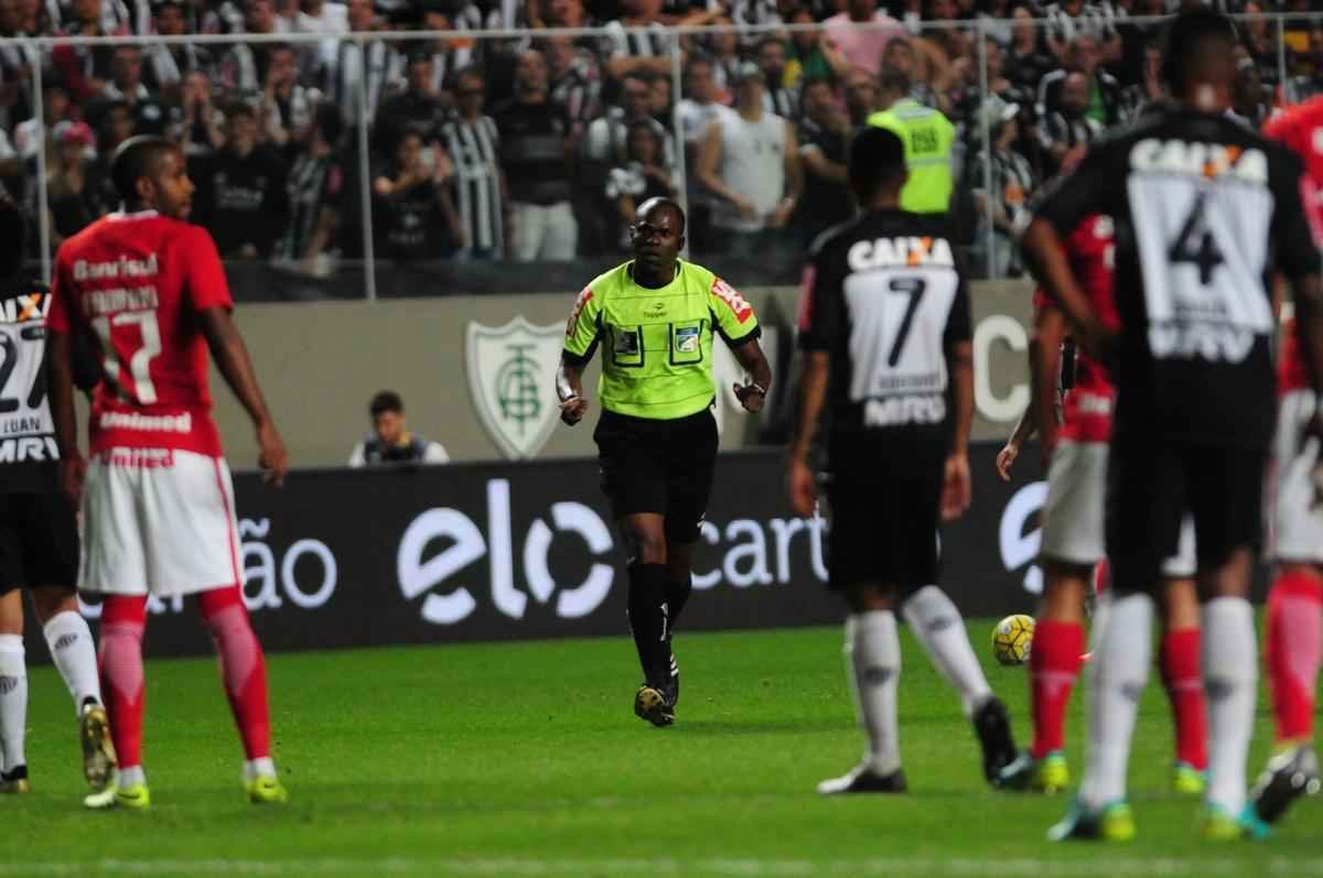 Fotos do jogo entre Atltico e Internacional no Independncia