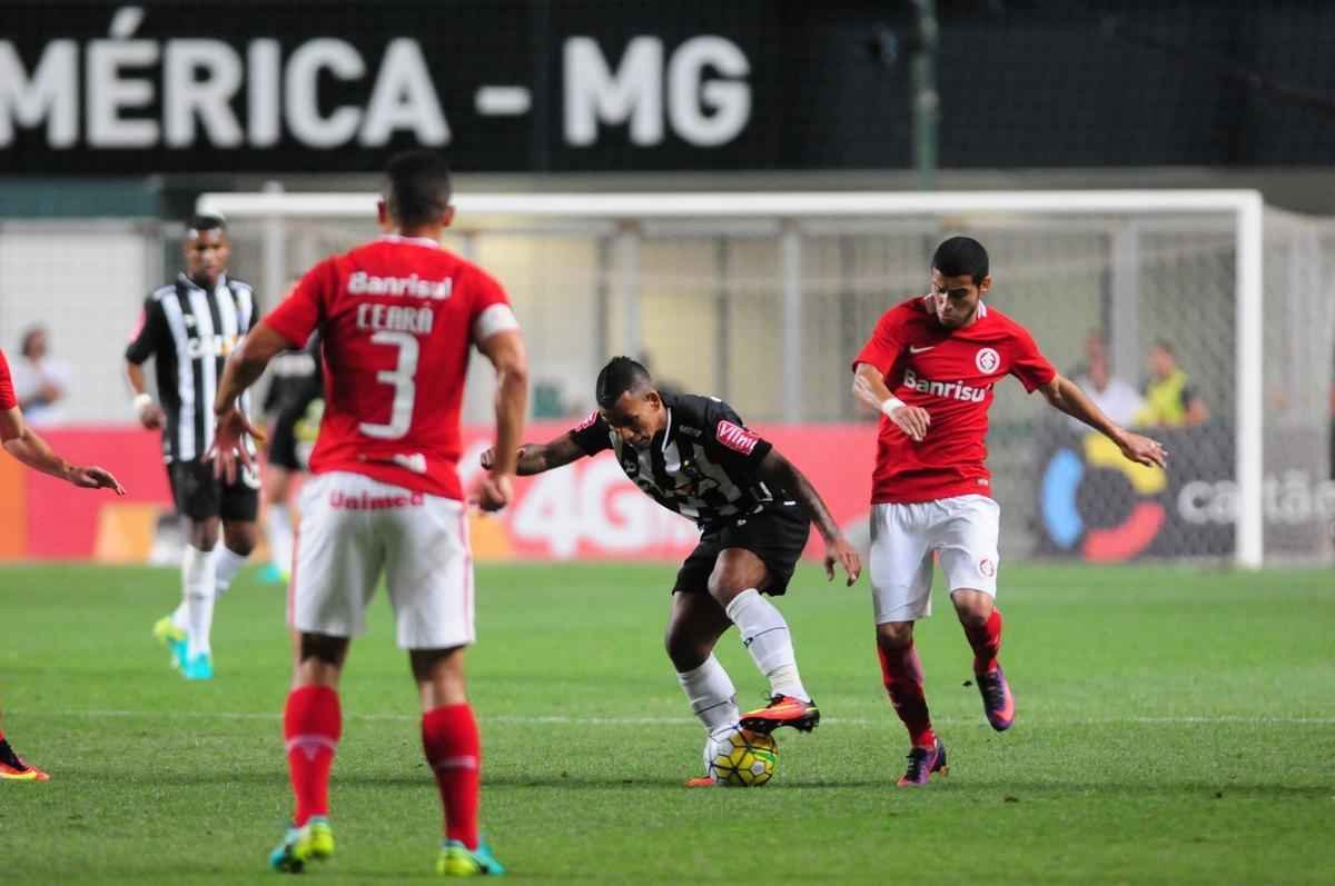 Fotos do jogo entre Atltico e Internacional no Independncia