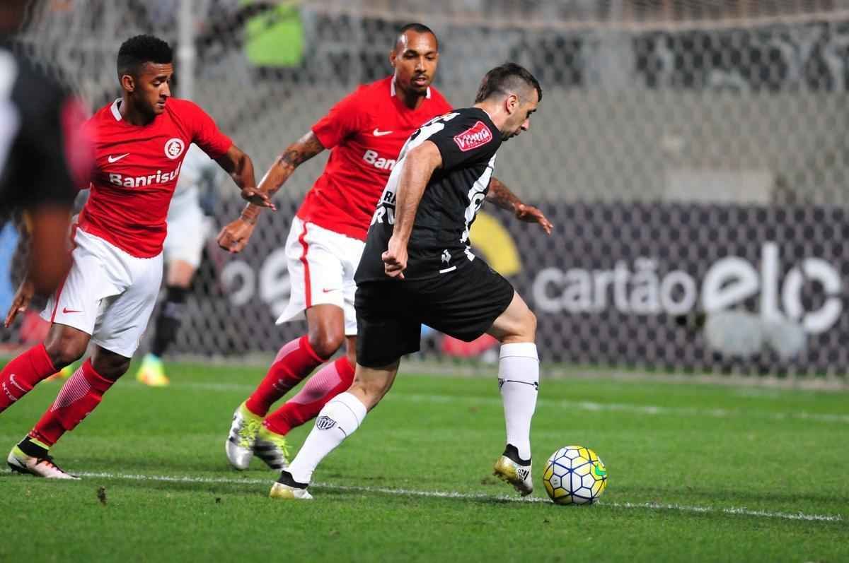 Fotos do jogo entre Atltico e Internacional no Independncia