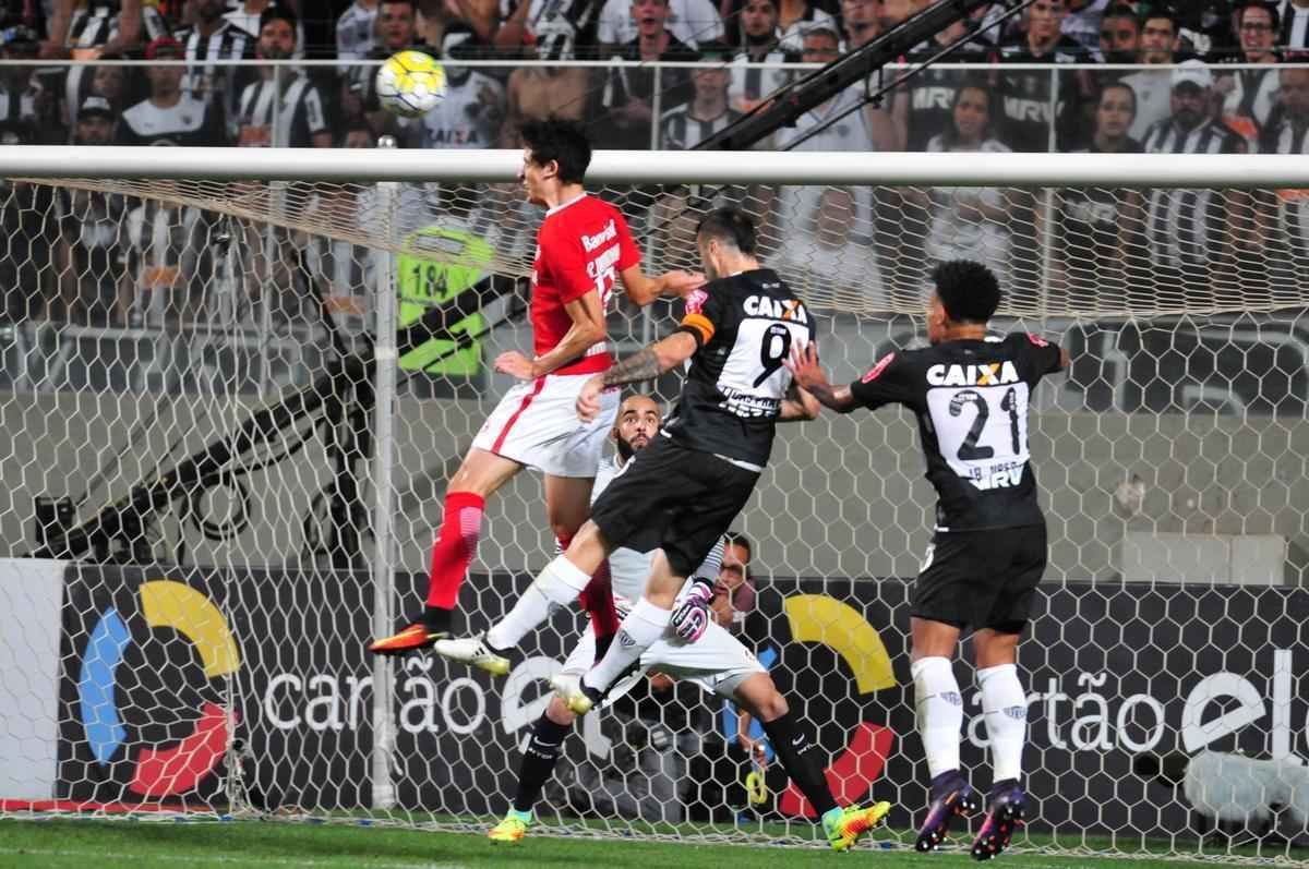 Fotos do jogo entre Atltico e Internacional no Independncia