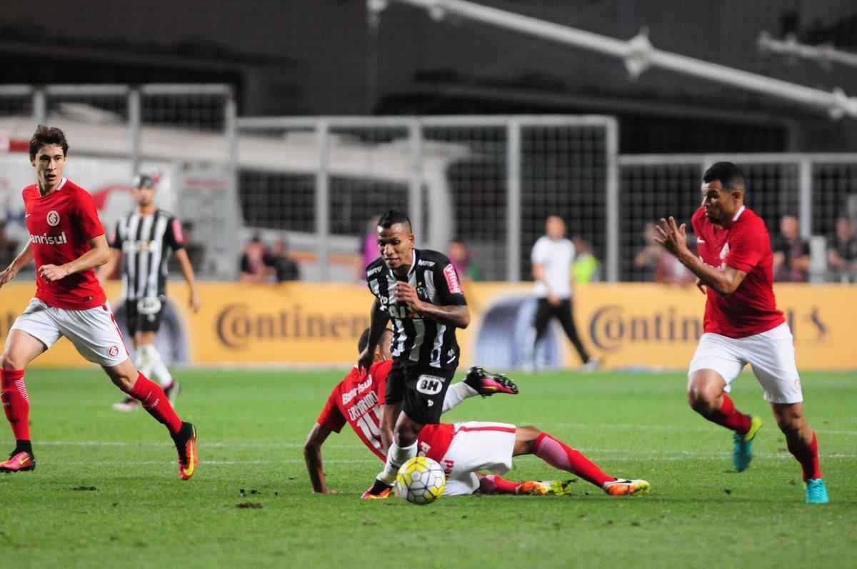 Fotos do jogo entre Atltico e Internacional no Independncia