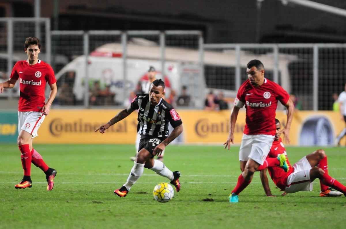Fotos do jogo entre Atltico e Internacional no Independncia