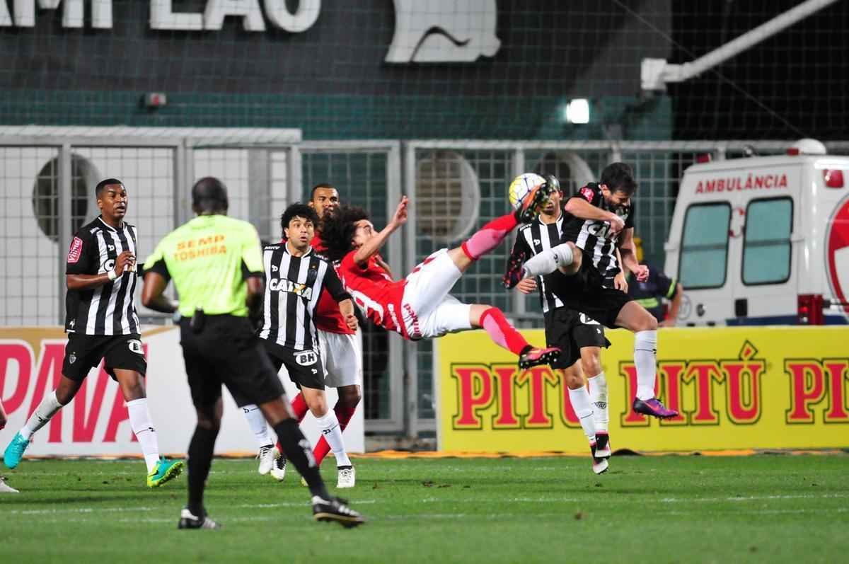 Fotos do jogo entre Atltico e Internacional no Independncia