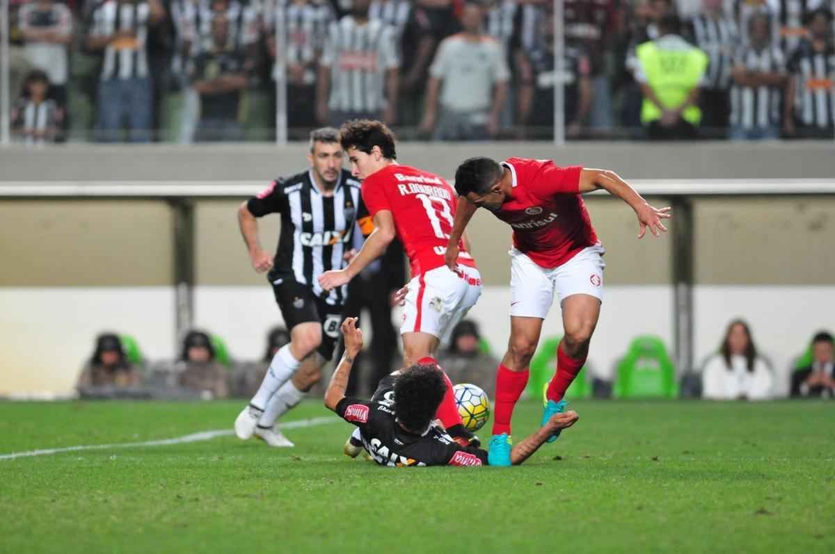 Fotos do jogo entre Atltico e Internacional no Independncia
