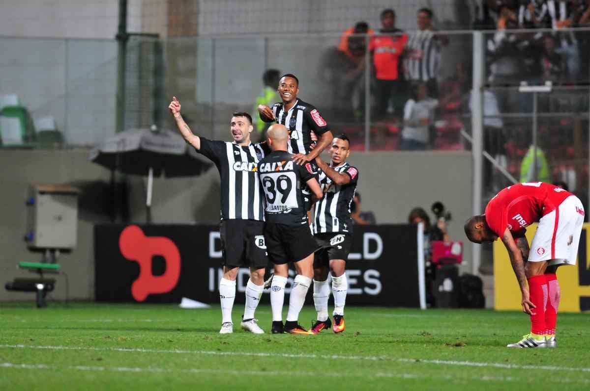 Fotos do jogo entre Atltico e Internacional no Independncia