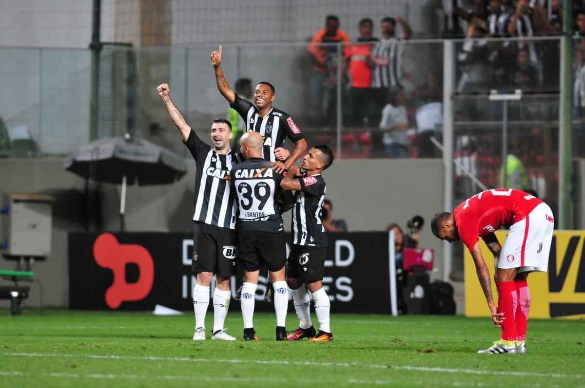 Fotos do jogo entre Atltico e Internacional no Independncia