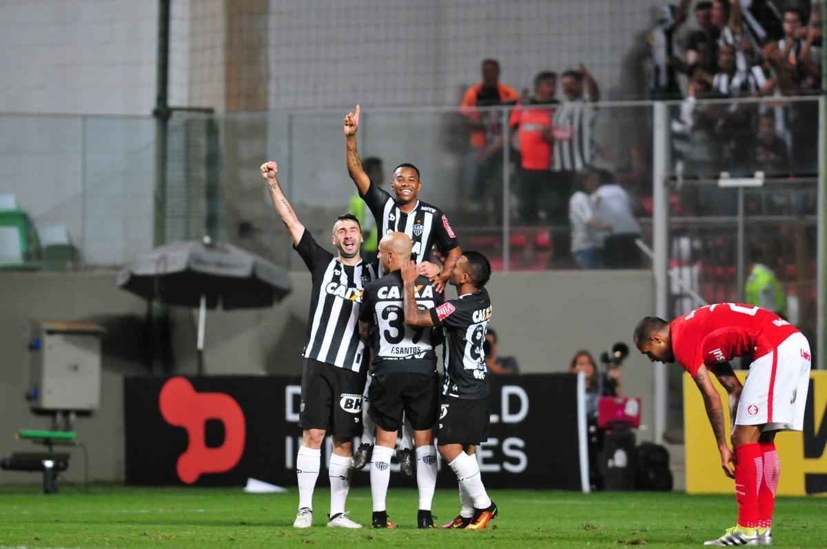 Fotos do jogo entre Atltico e Internacional no Independncia