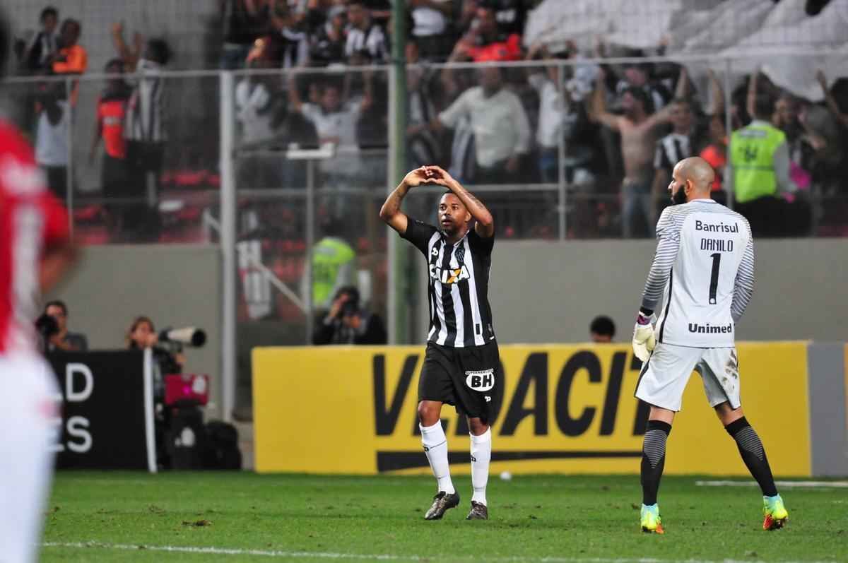 Fotos do jogo entre Atltico e Internacional no Independncia