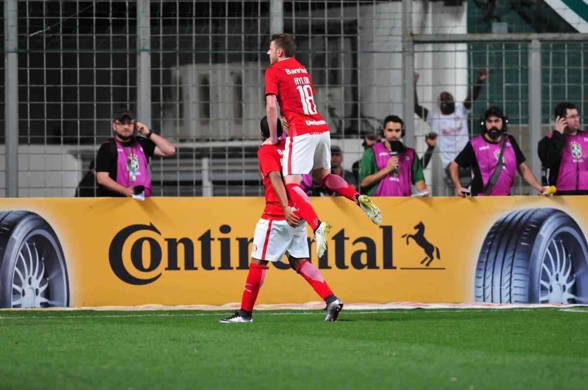 Fotos do jogo entre Atltico e Internacional no Independncia