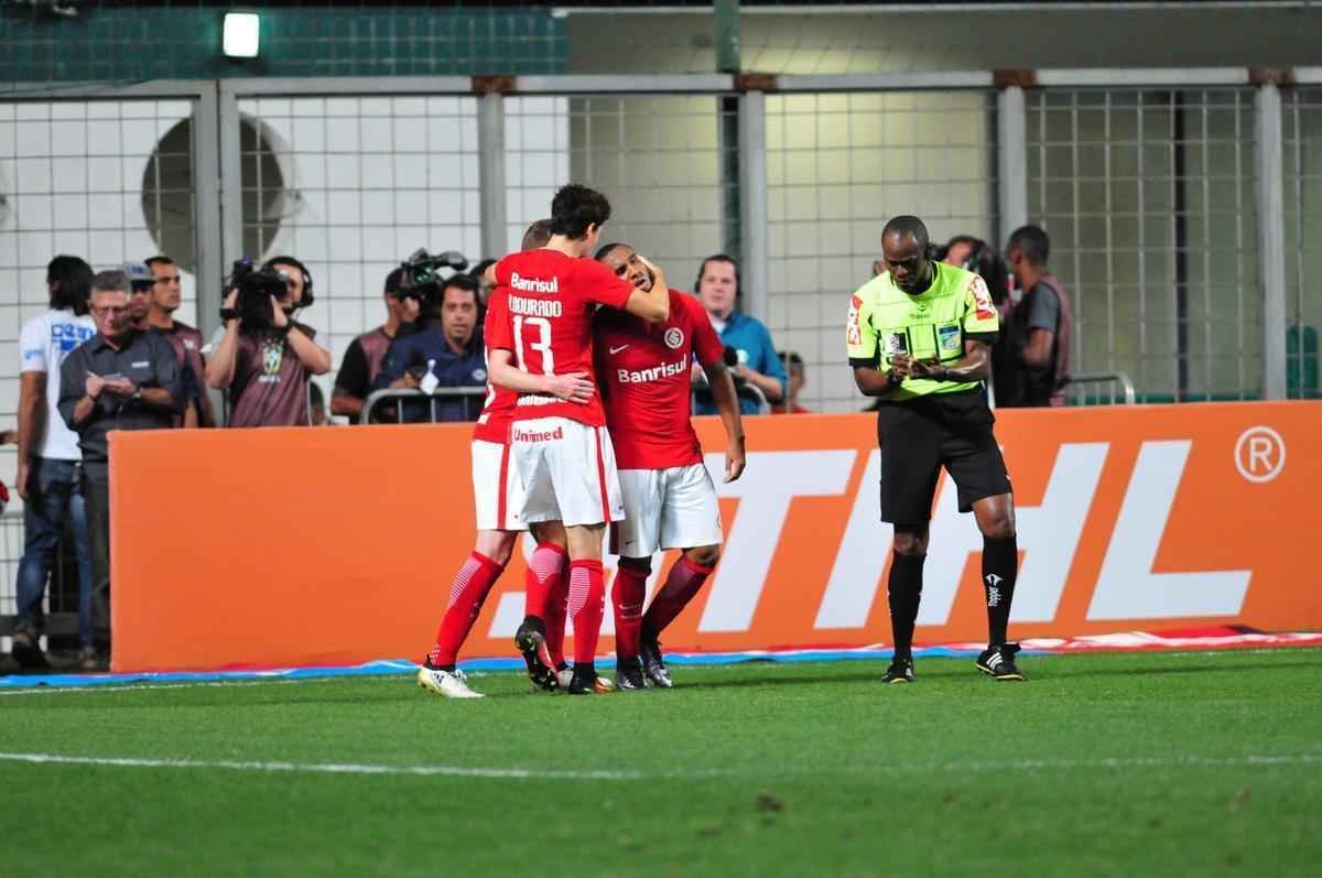 Fotos do jogo entre Atltico e Internacional no Independncia