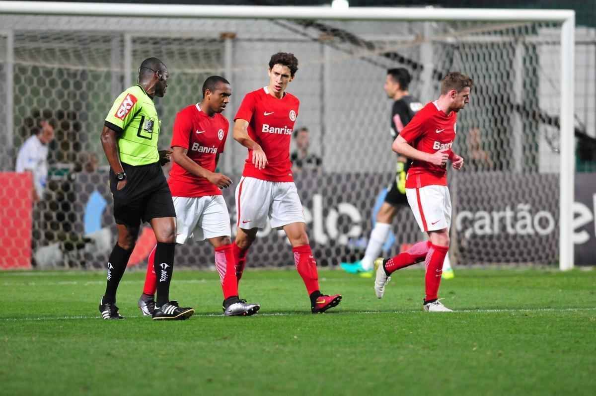 Fotos do jogo entre Atltico e Internacional no Independncia