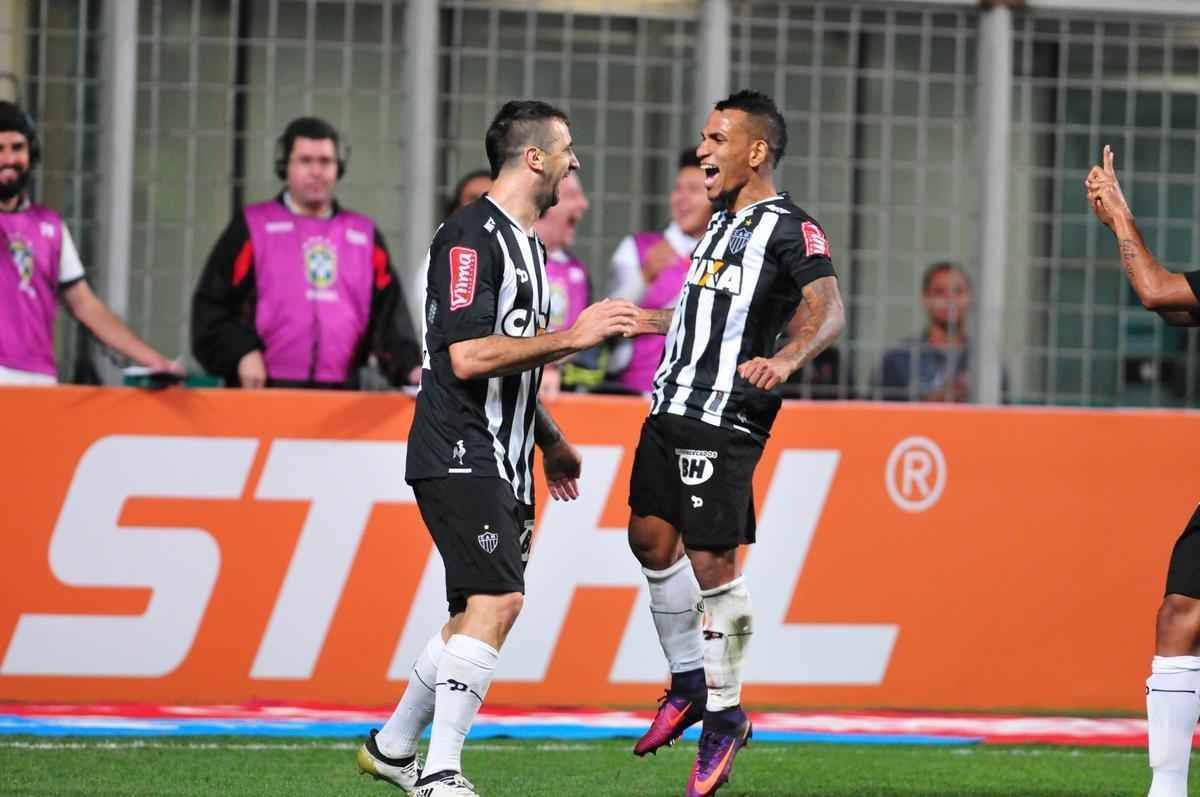 Fotos do jogo entre Atltico e Internacional no Independncia