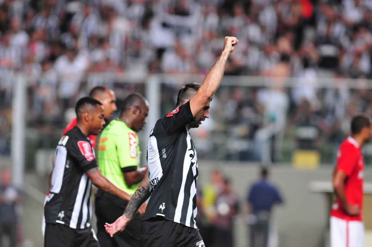 Fotos do jogo entre Atltico e Internacional no Independncia
