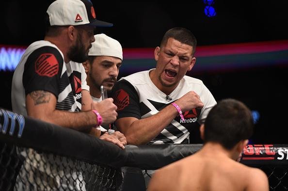 Chris Avila teve a presen�a de Nate Diaz no corner 