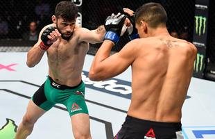 Marco Polo Reyes (luva vermelha) venceu Jason Novelli por decis�o dividida 