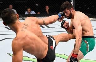 Marco Polo Reyes (luva vermelha) venceu Jason Novelli por decis�o dividida 