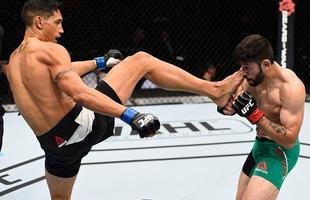 Marco Polo Reyes (luva vermelha) venceu Jason Novelli por decis�o dividida 