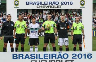 Com atuao ruim, Atltico  derrotado pelo Coritiba, por 2 a 0, no Couto Pereira, e fica mais distante do ttulo do Campeonato Brasileiro