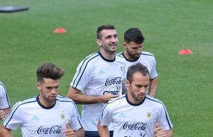 Tcnico Edgardo Bauza contou com 15 jogadores em primeiro treino da Argentina na Cidade do Galo visando ao clssico contra o Brasil, na quinta, pelas Eliminatrias da Copa do Mundo