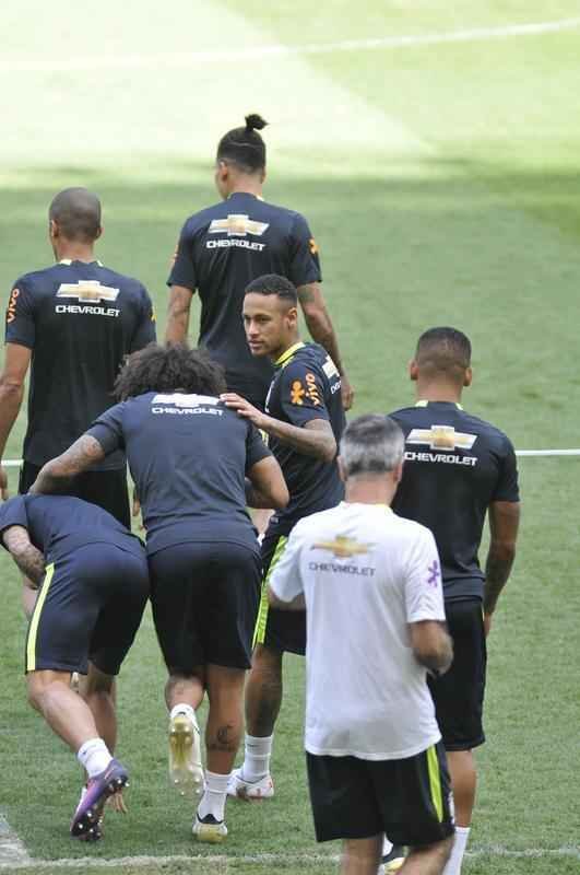 Nesta quarta-feira  tarde (09/11), Seleo Brasileira fez mais um treino no Mineiro e encerrou preparao para enfrentar a Argentina pelas Eliminatrias da Copa do Mundo