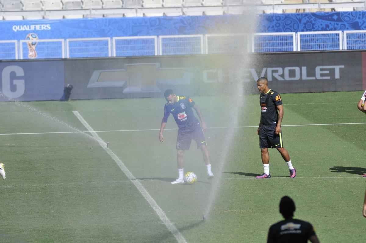Nesta quarta-feira  tarde (09/11), Seleo Brasileira fez mais um treino no Mineiro e encerrou preparao para enfrentar a Argentina pelas Eliminatrias da Copa do Mundo