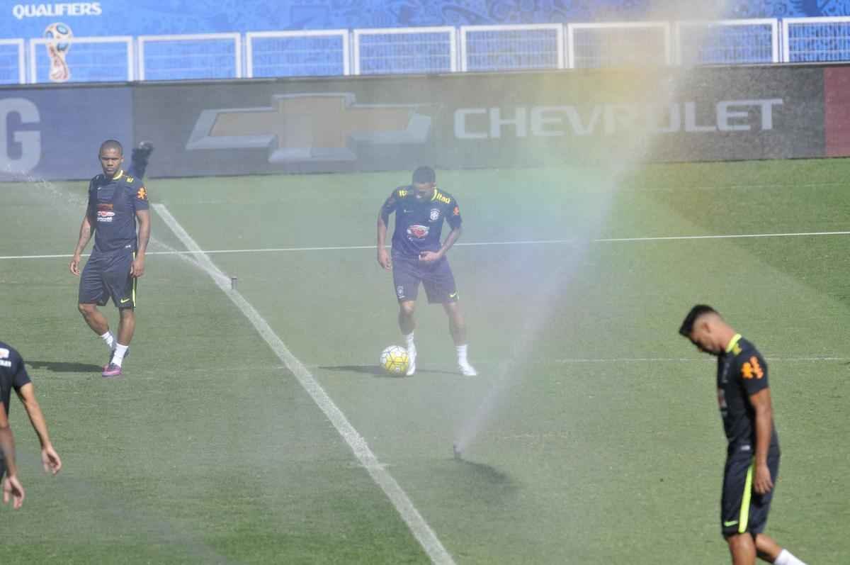 Nesta quarta-feira  tarde (09/11), Seleo Brasileira fez mais um treino no Mineiro e encerrou preparao para enfrentar a Argentina pelas Eliminatrias da Copa do Mundo