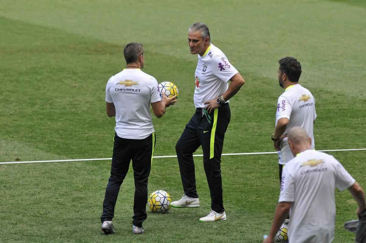 Nesta quarta-feira  tarde (09/11), Seleo Brasileira fez mais um treino no Mineiro e encerrou preparao para enfrentar a Argentina pelas Eliminatrias da Copa do Mundo