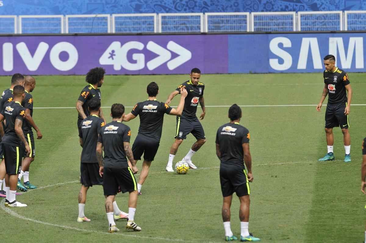 Nesta quarta-feira  tarde (09/11), Seleo Brasileira fez mais um treino no Mineiro e encerrou preparao para enfrentar a Argentina pelas Eliminatrias da Copa do Mundo