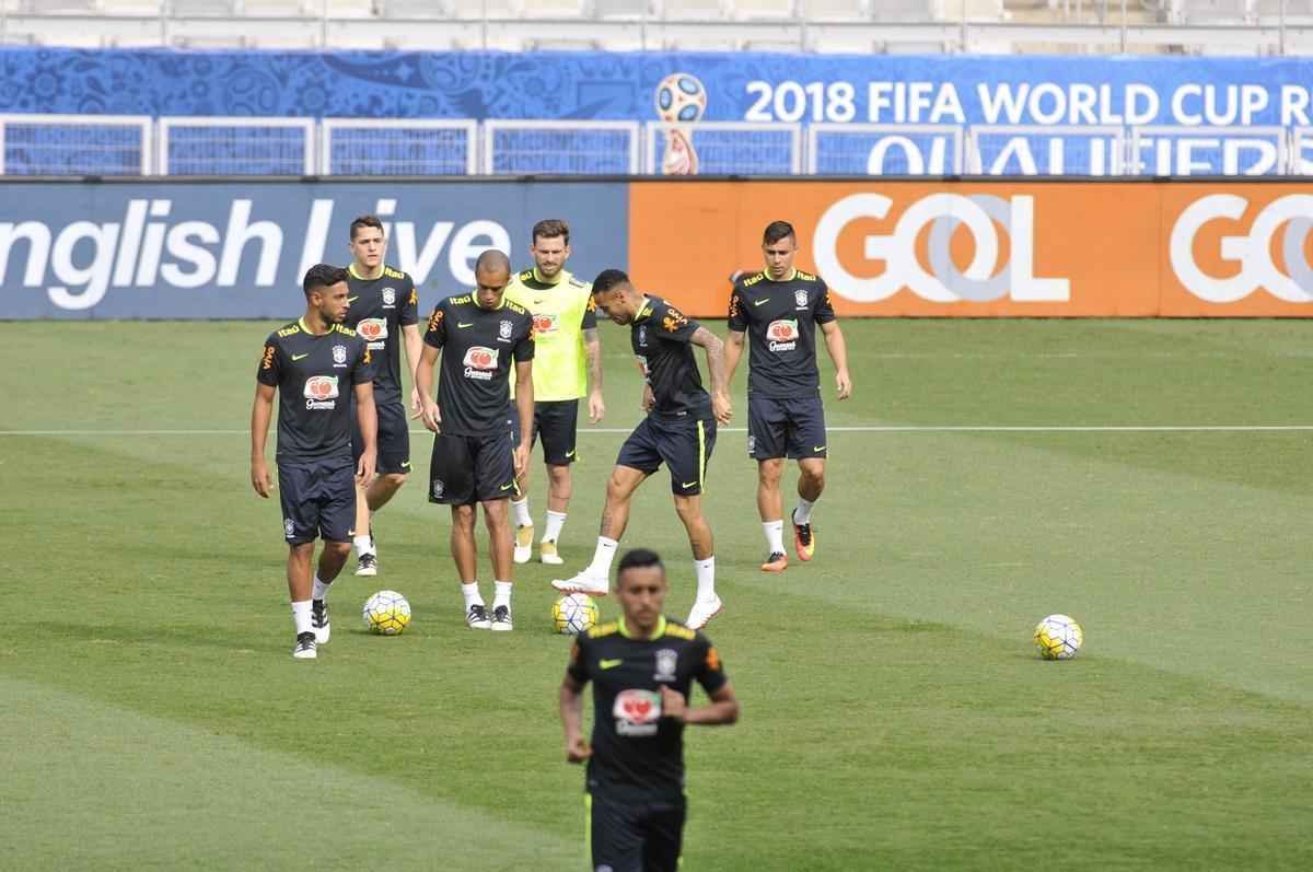 Nesta quarta-feira  tarde (09/11), Seleo Brasileira fez mais um treino no Mineiro e encerrou preparao para enfrentar a Argentina pelas Eliminatrias da Copa do Mundo