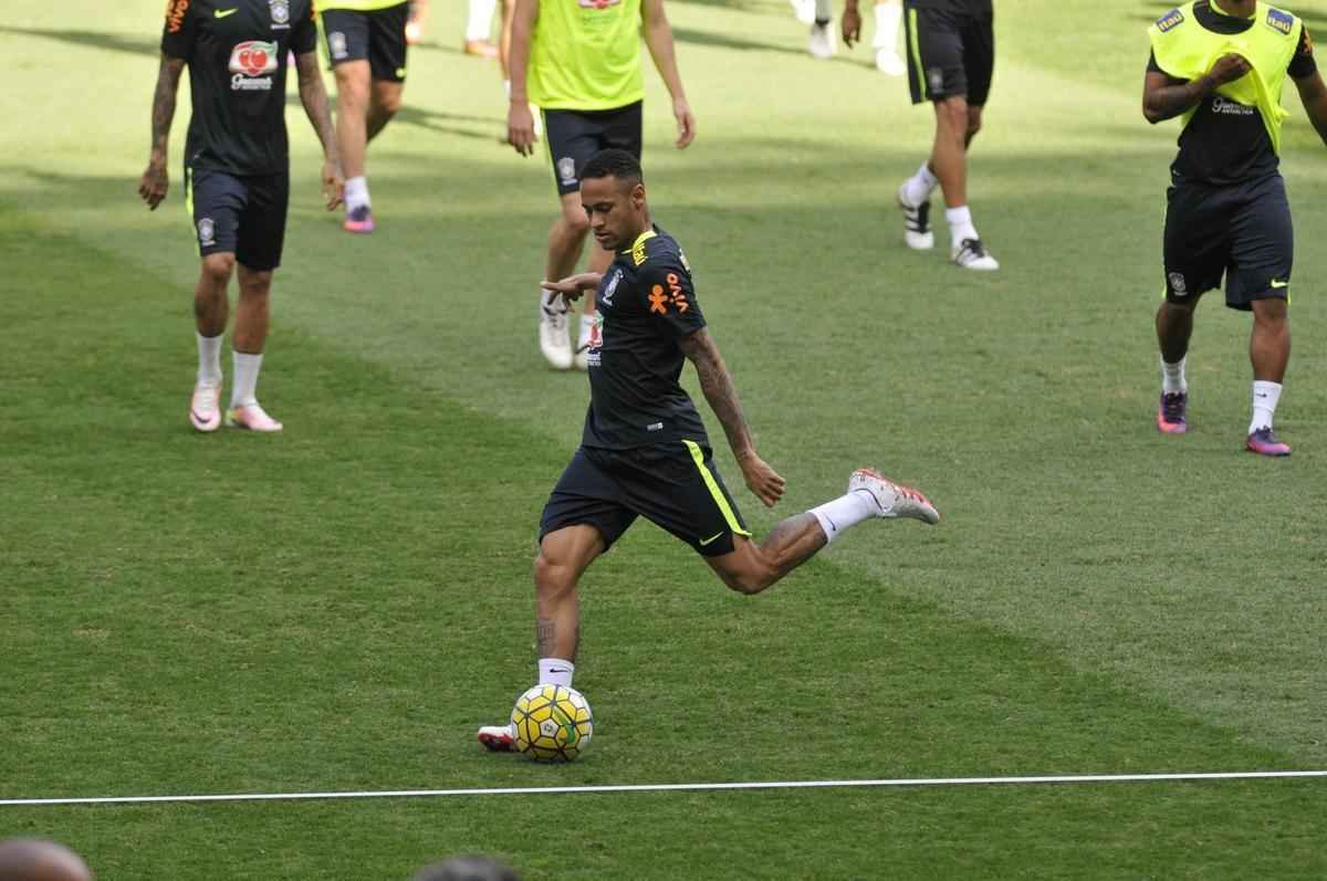 Nesta quarta-feira  tarde (09/11), Seleo Brasileira fez mais um treino no Mineiro e encerrou preparao para enfrentar a Argentina pelas Eliminatrias da Copa do Mundo