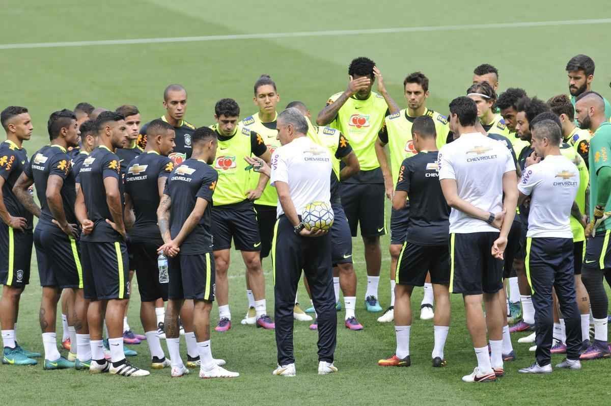 Nesta quarta-feira  tarde (09/11), Seleo Brasileira fez mais um treino no Mineiro e encerrou preparao para enfrentar a Argentina pelas Eliminatrias da Copa do Mundo