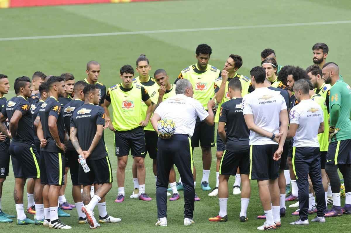 Nesta quarta-feira  tarde (09/11), Seleo Brasileira fez mais um treino no Mineiro e encerrou preparao para enfrentar a Argentina pelas Eliminatrias da Copa do Mundo