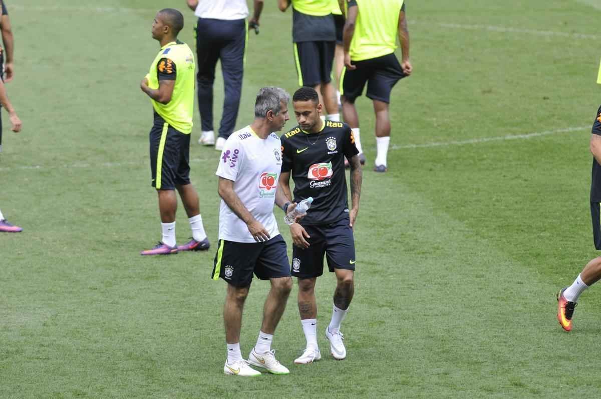 Nesta quarta-feira  tarde (09/11), Seleo Brasileira fez mais um treino no Mineiro e encerrou preparao para enfrentar a Argentina pelas Eliminatrias da Copa do Mundo