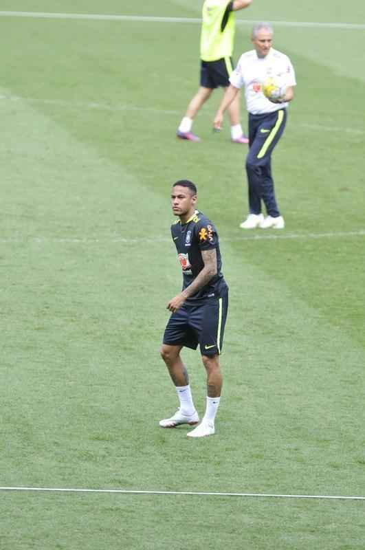 Nesta quarta-feira  tarde (09/11), Seleo Brasileira fez mais um treino no Mineiro e encerrou preparao para enfrentar a Argentina pelas Eliminatrias da Copa do Mundo