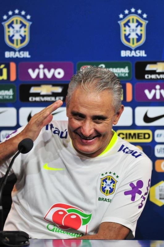 Tite comandou treino no Mineiro e, em seguida, concedeu entrevista coletiva