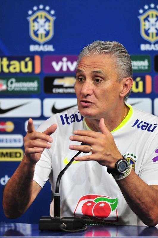 Tite comandou treino no Mineiro e, em seguida, concedeu entrevista coletiva