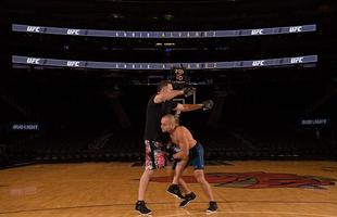Campeo do peso leve, Eddie Alvarez  um dos protagonistas do evento. O norte-americano defende o ttulo pela primeira vez contra o astro Conor McGregor, na luta principal da noite do UFC 205