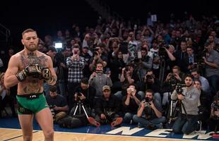 Grande astro do UFC, Conor McGregor foi o destaque do treino aberto. O irlands, que tem a chance de conquistar o segundo cinturo, ainda arriscou arremesso e converteu a cesta no ginsio do New York Knicks