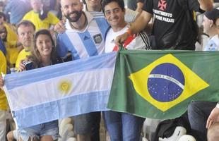 Torcedores de Brasil e Argentina no maior clssico do mundo no Mineiro