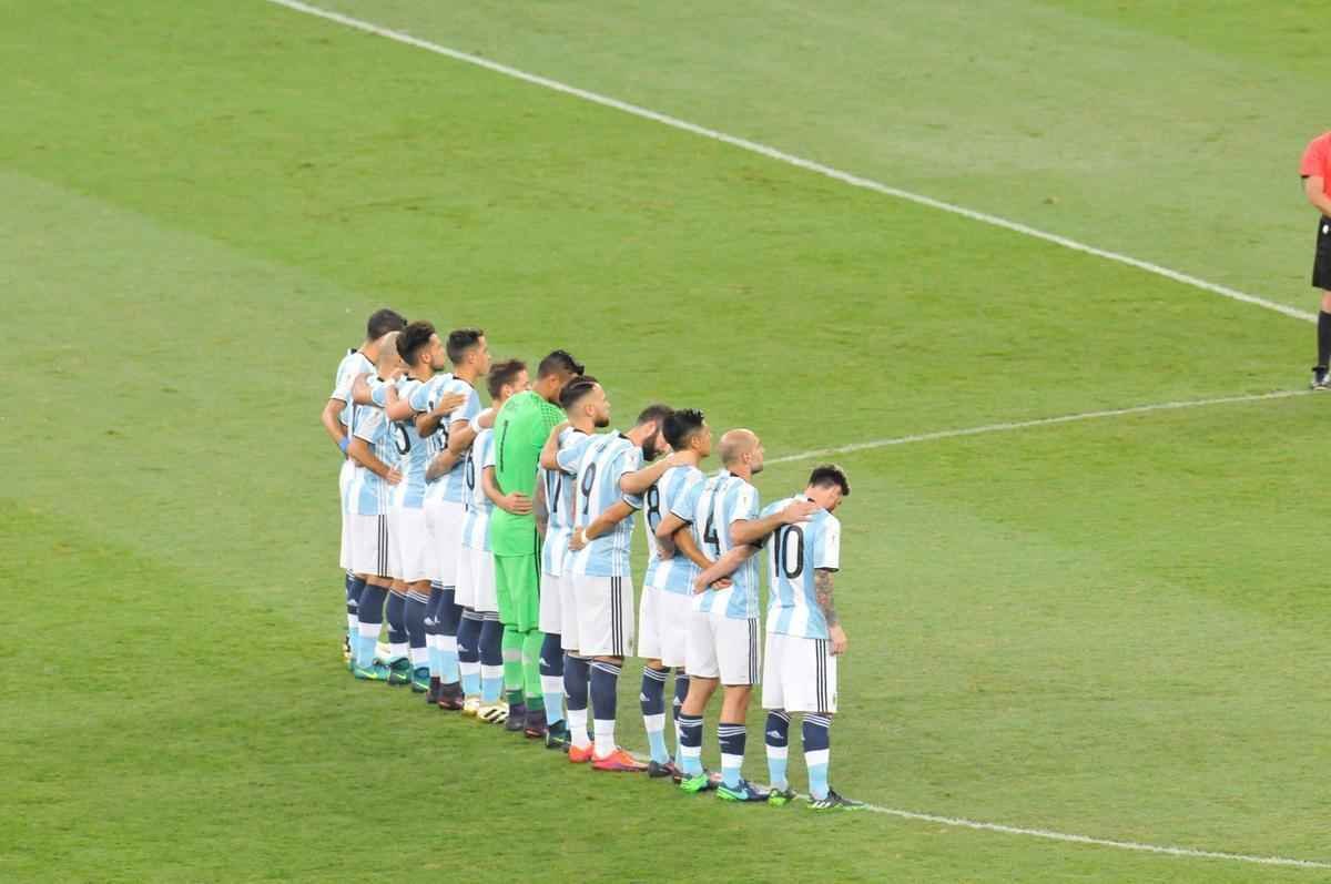 Minuto de silncio no clssico em homenagem a Carlos Alberto Torres, capito do tri, morto em outubro