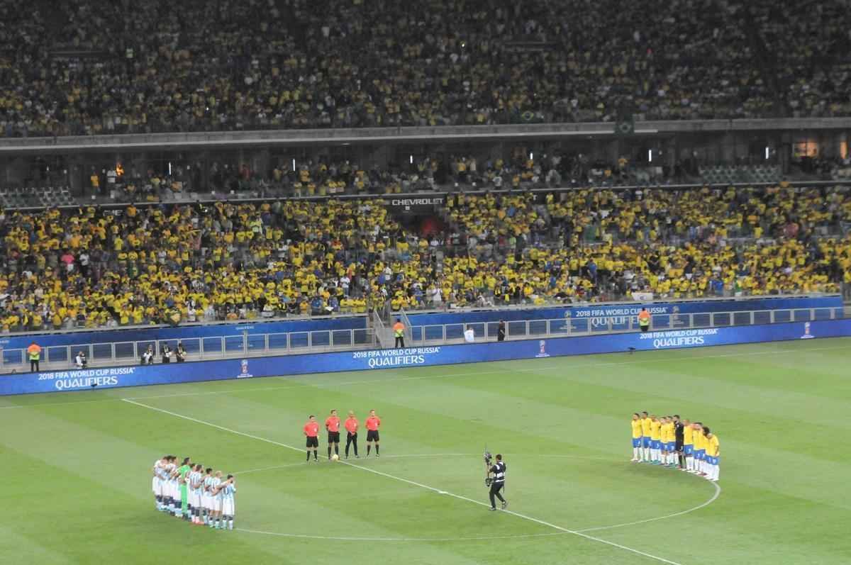 Minuto de silncio no clssico em homenagem a Carlos Alberto Torres, capito do tri, morto em outubro
